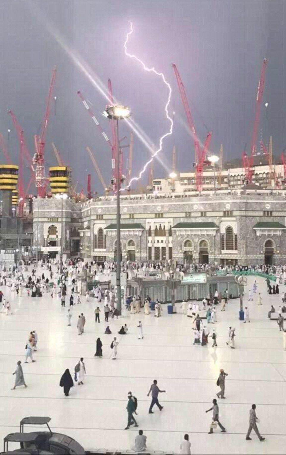 Crane Collapse at Mecca Grand Mosque Photos