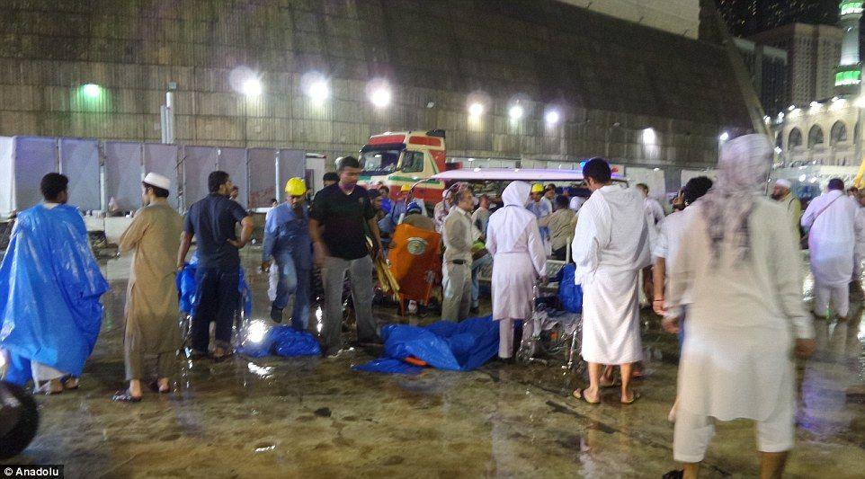 Crane Collapse at Mecca Grand Mosque Photos