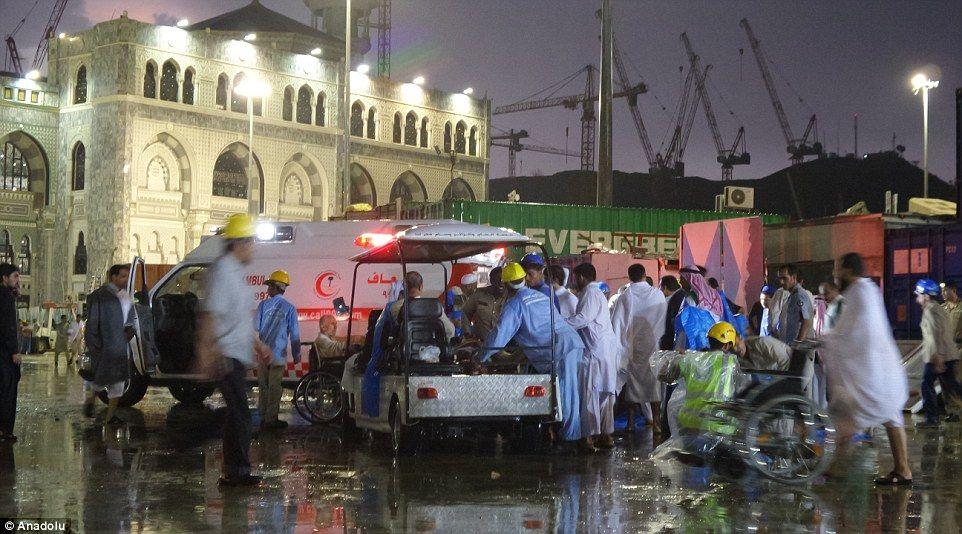 Crane Collapse at Mecca Grand Mosque Photos