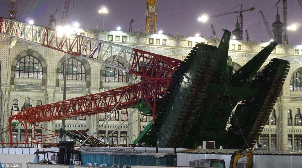 Crane Collapse at Mecca Grand Mosque Photos