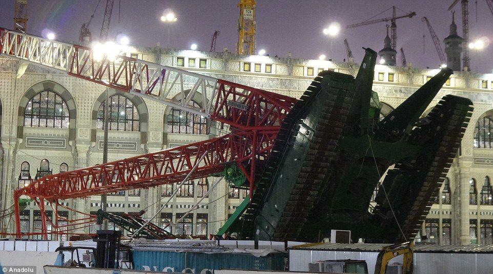 Crane Collapse at Mecca Grand Mosque Photos