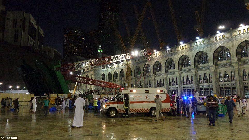 Crane Collapse at Mecca Grand Mosque Photos