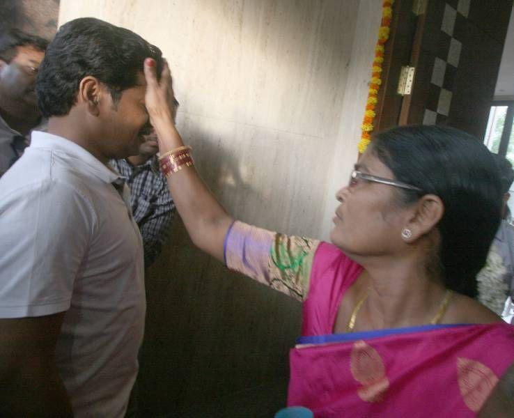 Emotional Welcome To Revanth Reddy By Family Members Photos