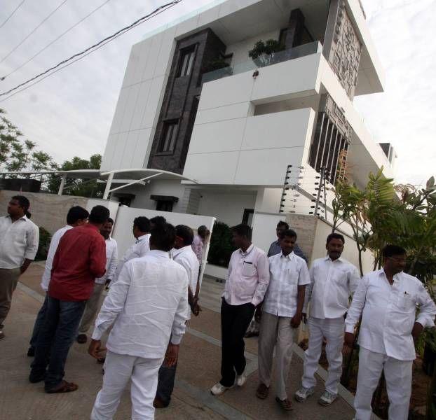 Emotional Welcome To Revanth Reddy By Family Members Photos