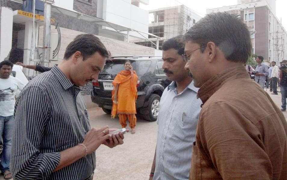 Emotional Welcome To Revanth Reddy By Family Members Photos