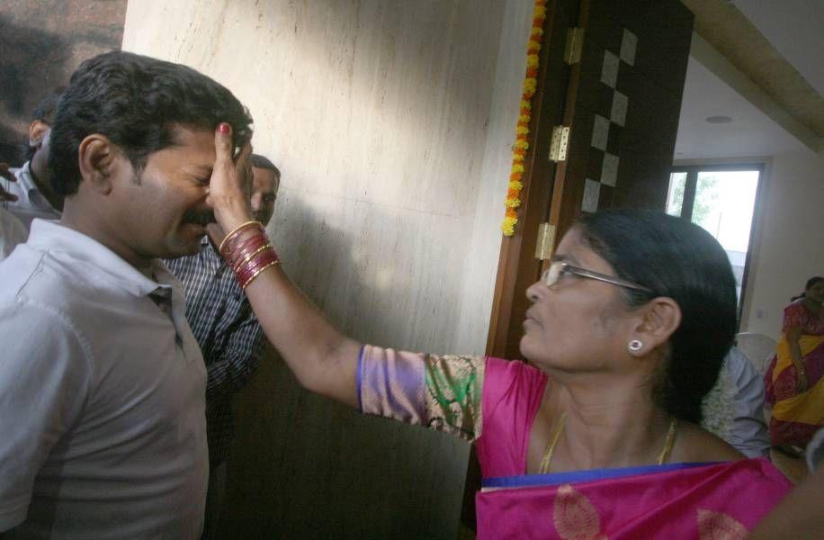 Emotional Welcome To Revanth Reddy By Family Members Photos