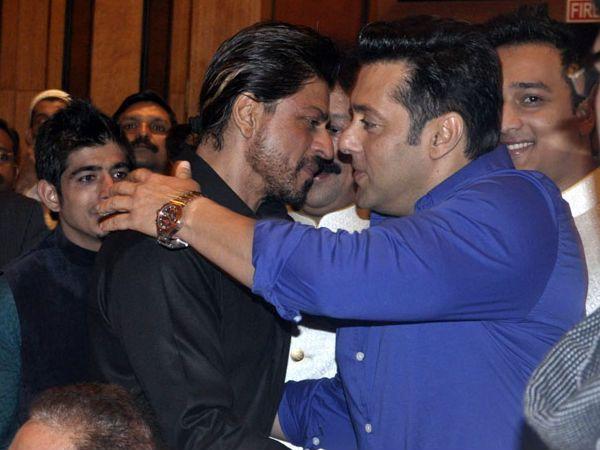 EXCLUSIVE PHOTOS - Salman Khan HUGS Shahrukh