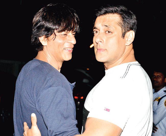 EXCLUSIVE PHOTOS - Salman Khan HUGS Shahrukh