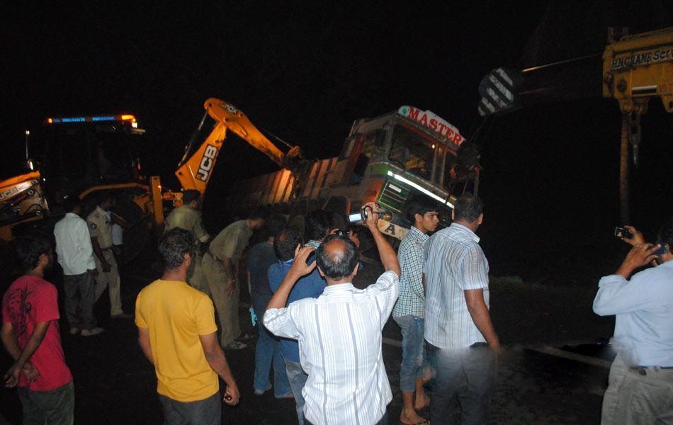 Gandepalli Road Accident Photos