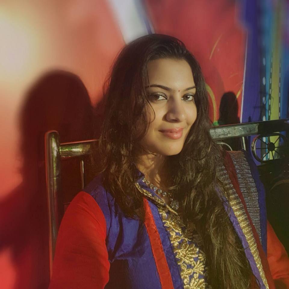 Beautiful Singer Geetha Madhuri Unseen Photos