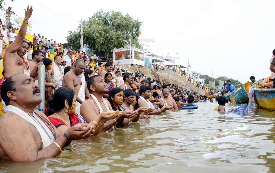 Godavari Maha Pushkaram 2nd Day Photos