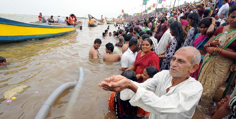 Godavari Maha Pushkaram 2nd Day Photos