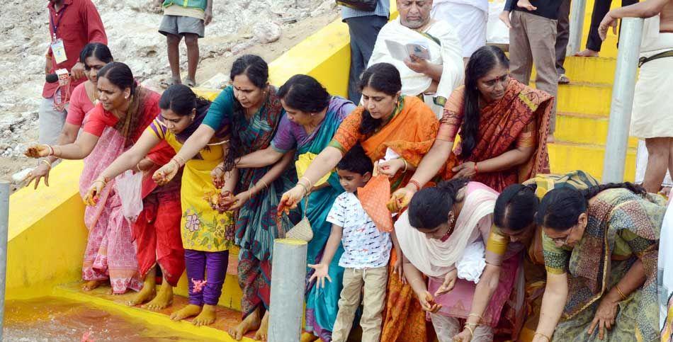 Godavari Maha Pushkaram 2nd Day Photos