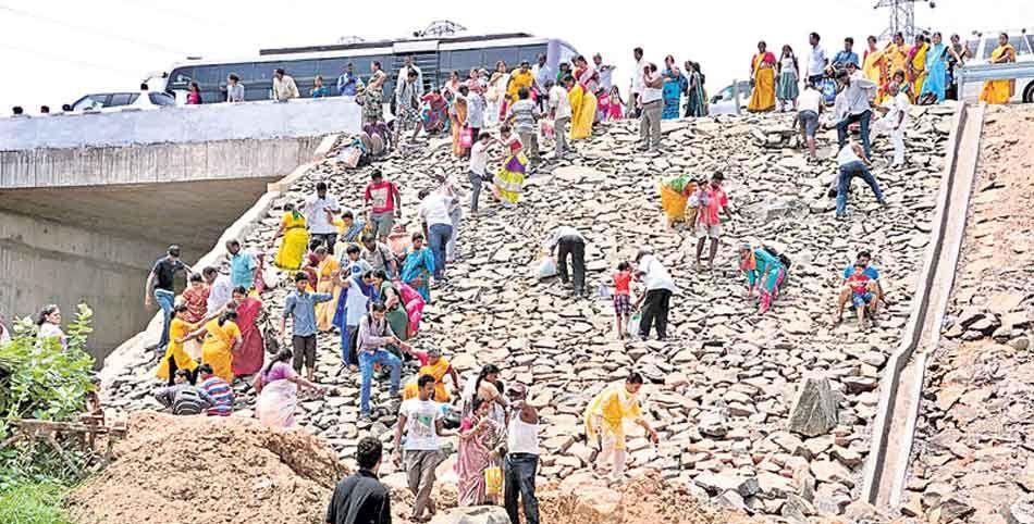 Godavari Maha Pushkaram Photos