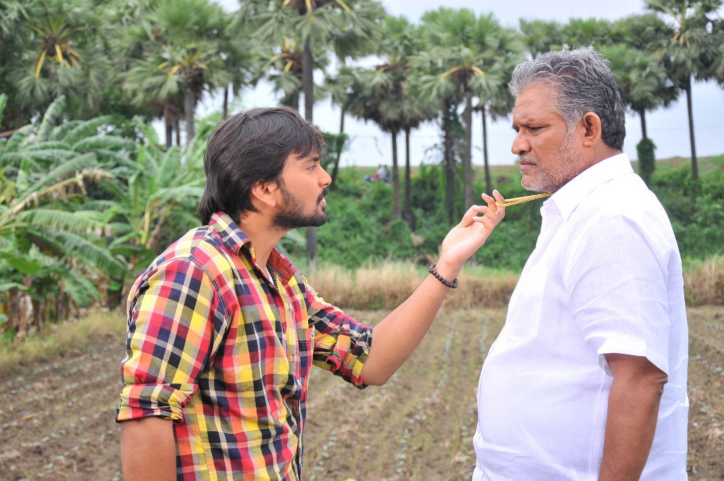 Godavari Navvindhi Movie Stills