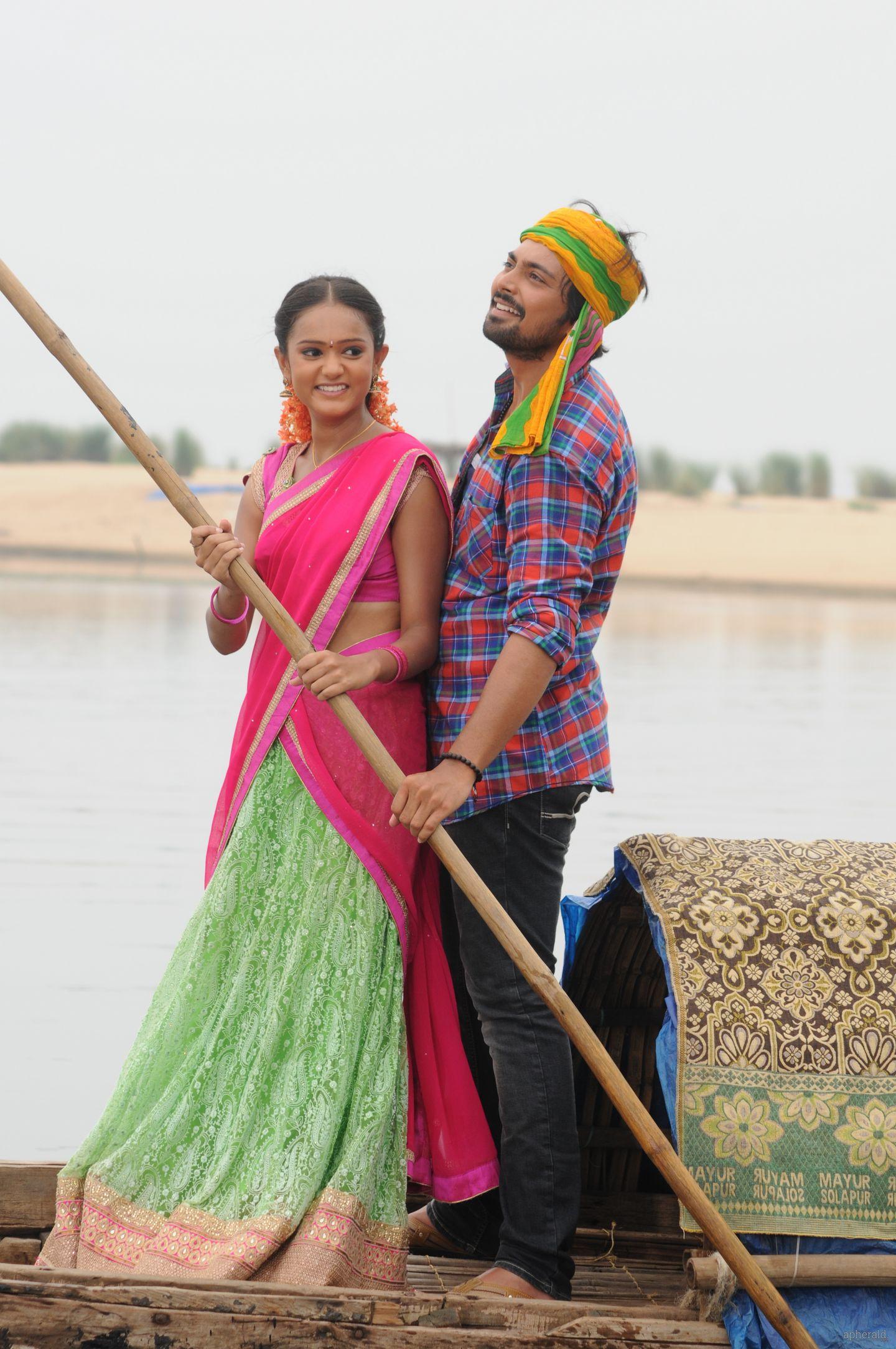 Godavari Navvindhi Movie Stills