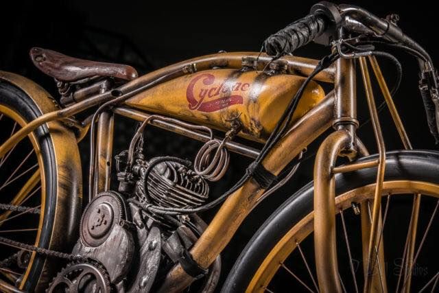 Harley Davidson vintage Bikes