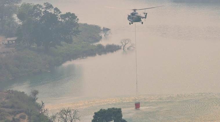  IAFcontrolling forest fires in Uttarakhand