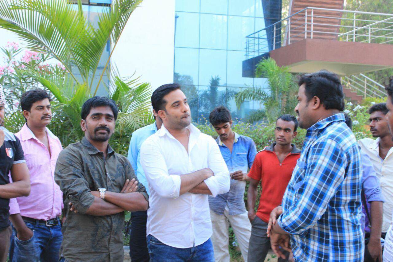 Idi Naa Love Story Working Stills