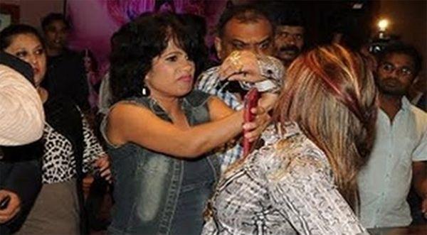 Indian Actress badly harassed by Fans Photos