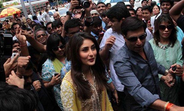 Indian Actress badly harassed by Fans Photos