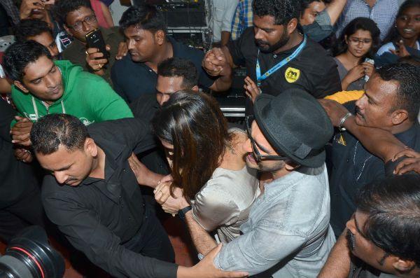 Indian Actress badly harassed by Fans Photos