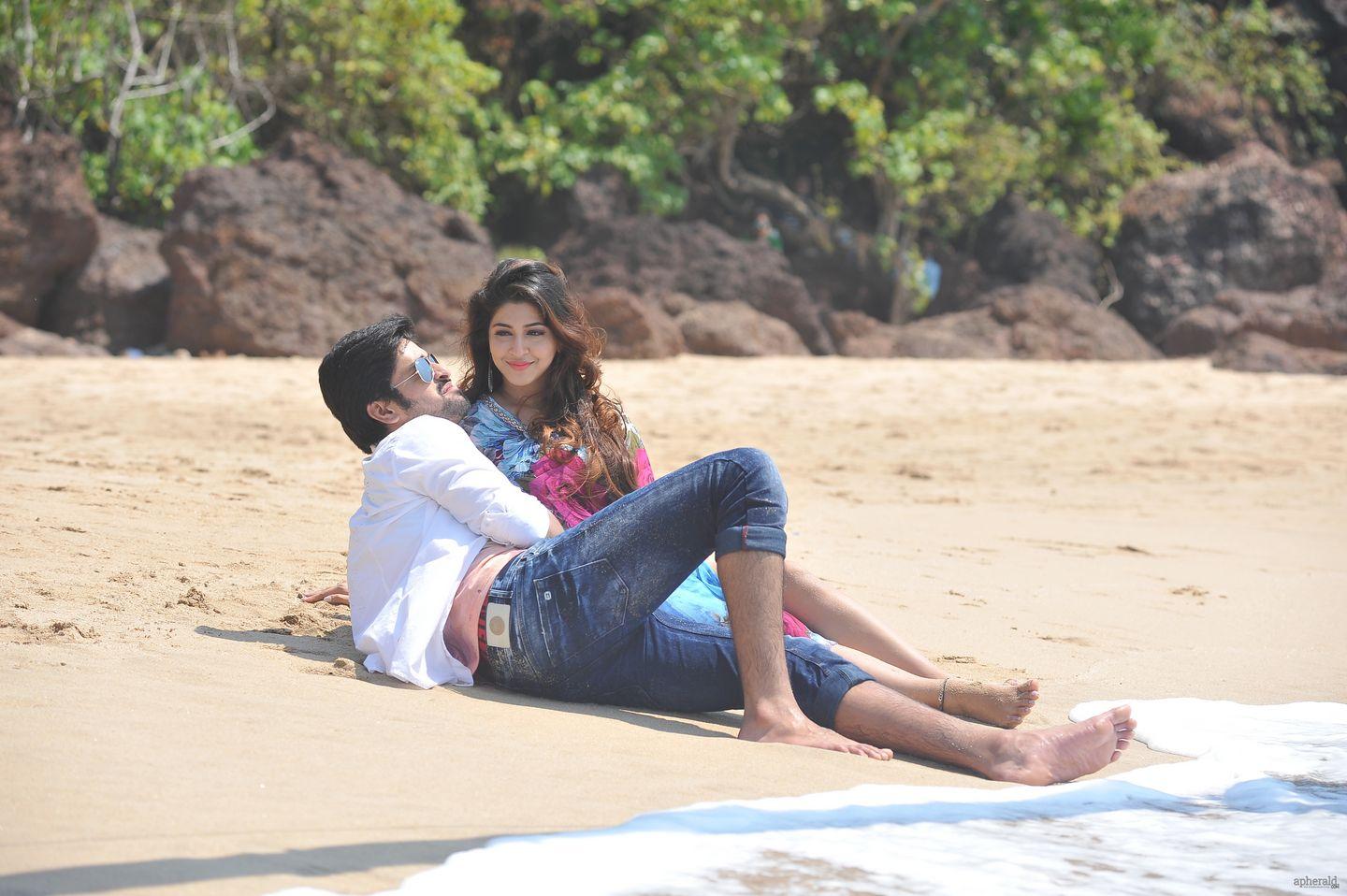 Jaadoogadu Movie Pics