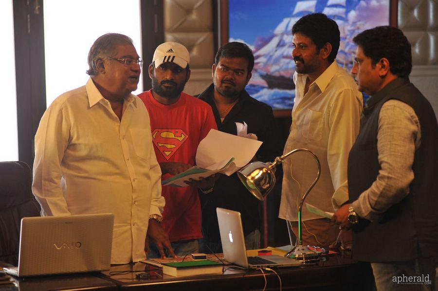 Jadoogadu Working Stills