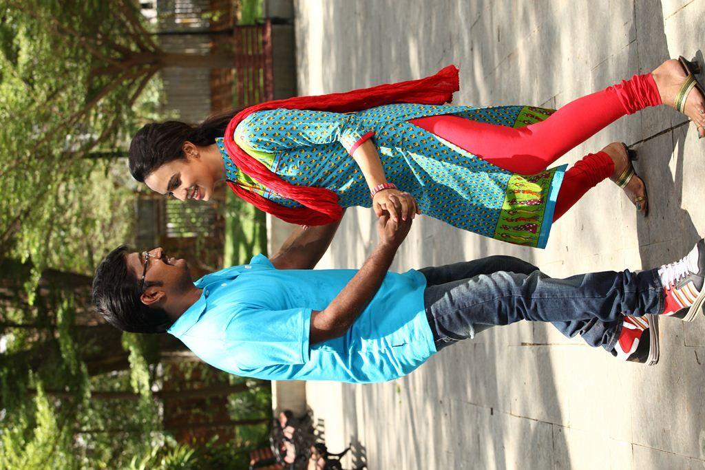 Kadikara Manithargal Movie Stills