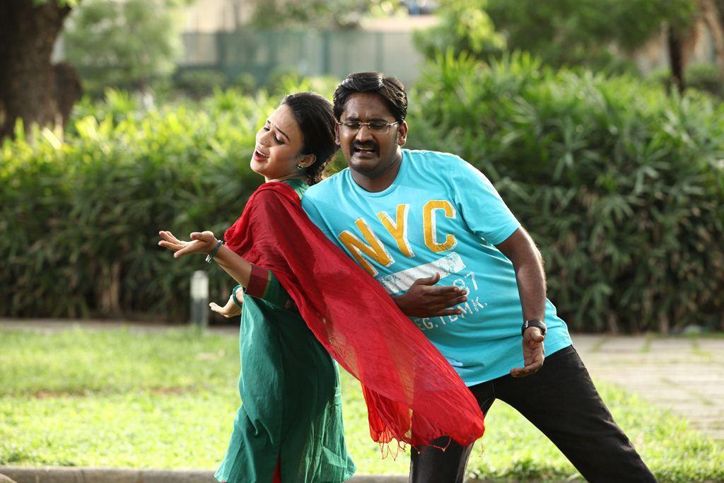 Kadikara Manithargal Movie Stills