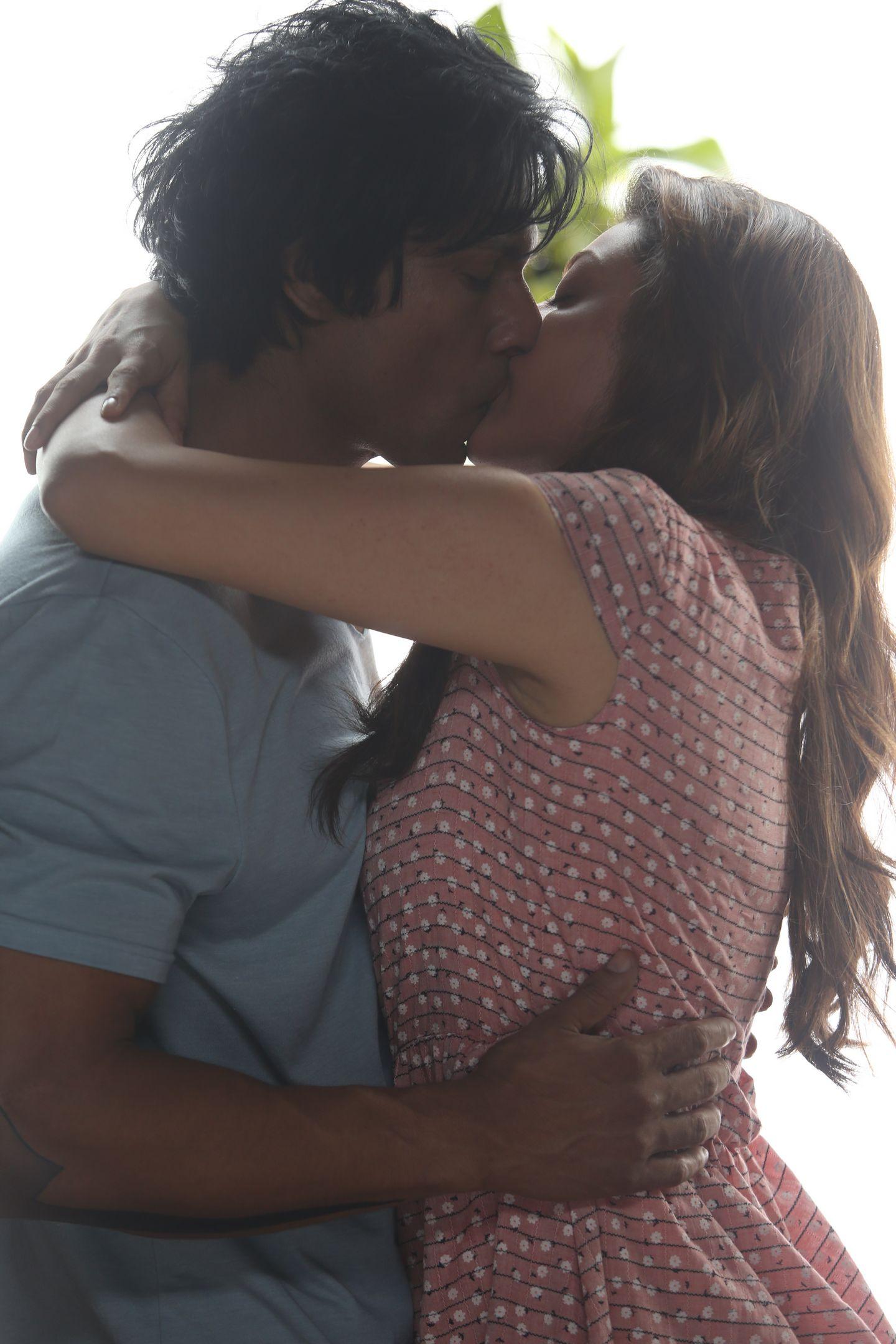 Kajal Aggarwal Lip kiss with Randeep Hooda Photos