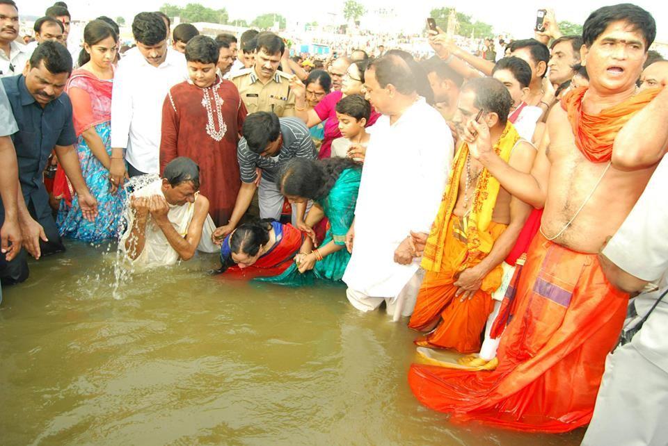 KCR at Godavari Maha Pushkaralu in Karimnagar district