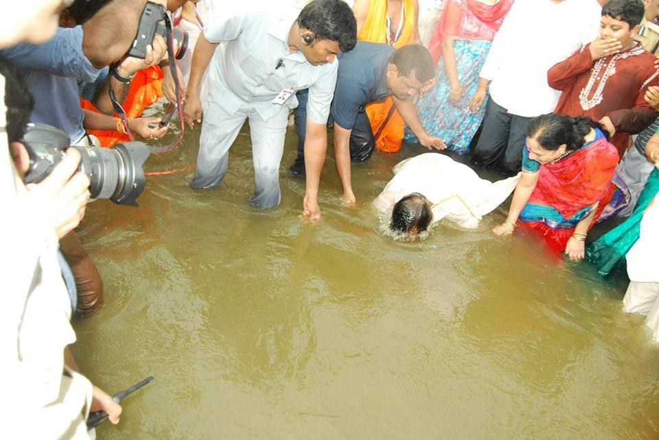 KCR at Godavari Maha Pushkaralu in Karimnagar district