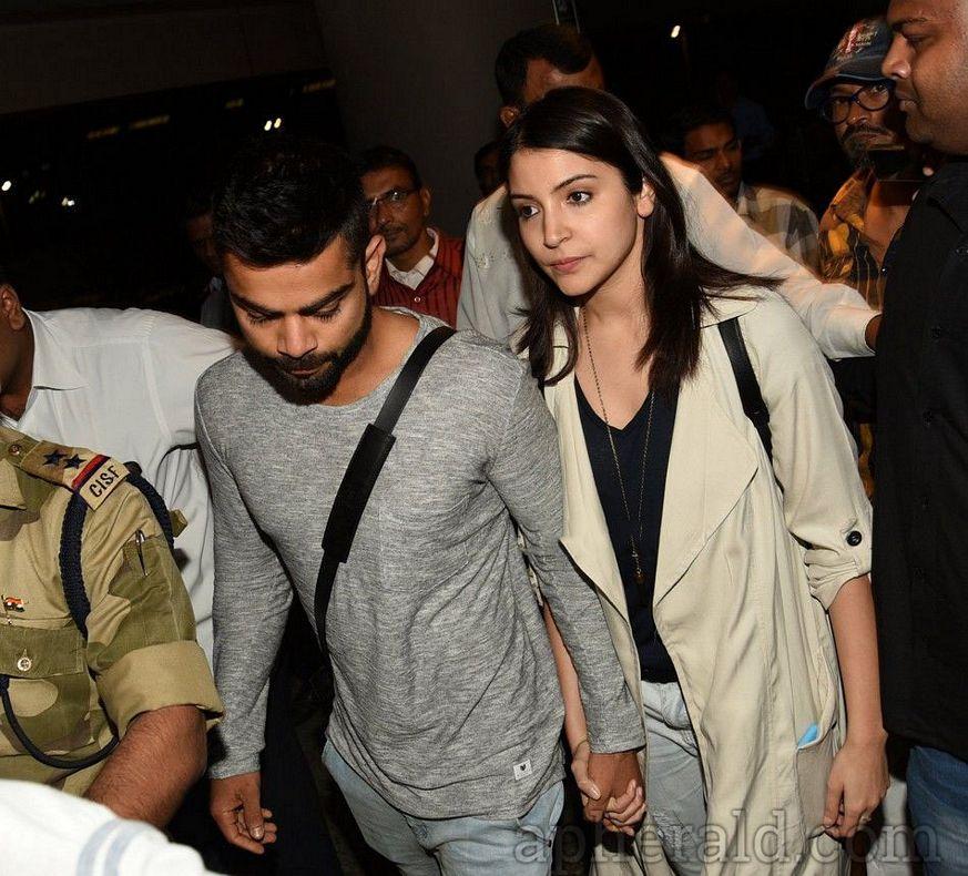 Kohli and Anushka Arrive In Mumbai Airport Photos