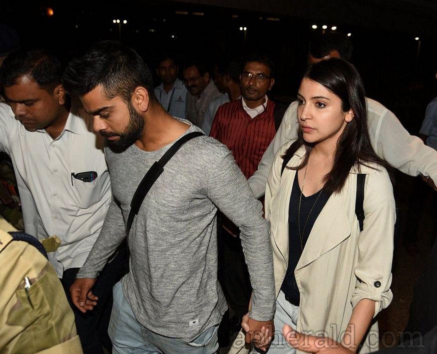 Kohli and Anushka Arrive In Mumbai Airport Photos