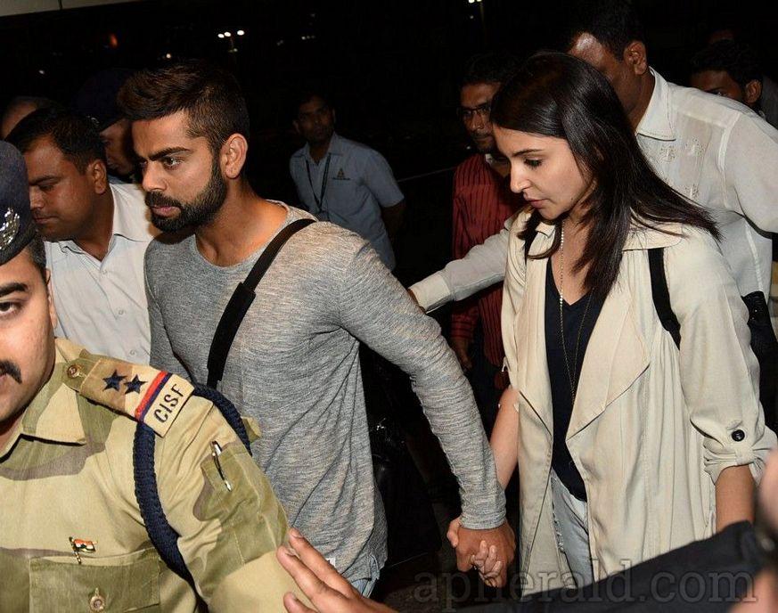 Kohli and Anushka Arrive In Mumbai Airport Photos