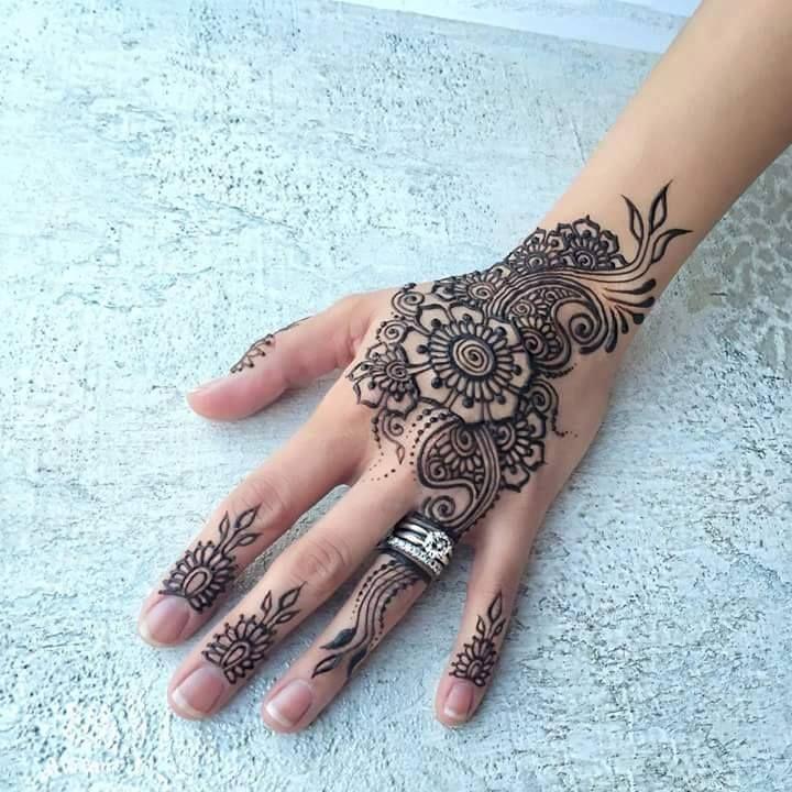 Latest Beautiful Mehendi Designs Photos