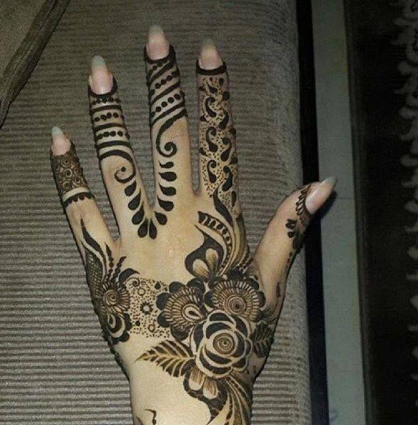 Latest Beautiful Mehendi Designs Photos
