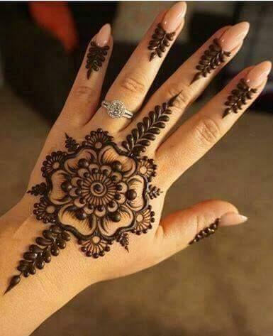 Latest Beautiful Mehendi Designs Photos