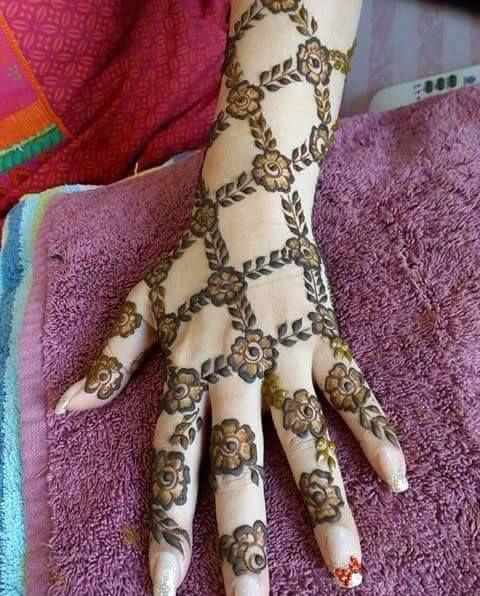 Latest Beautiful Mehendi Designs Photos