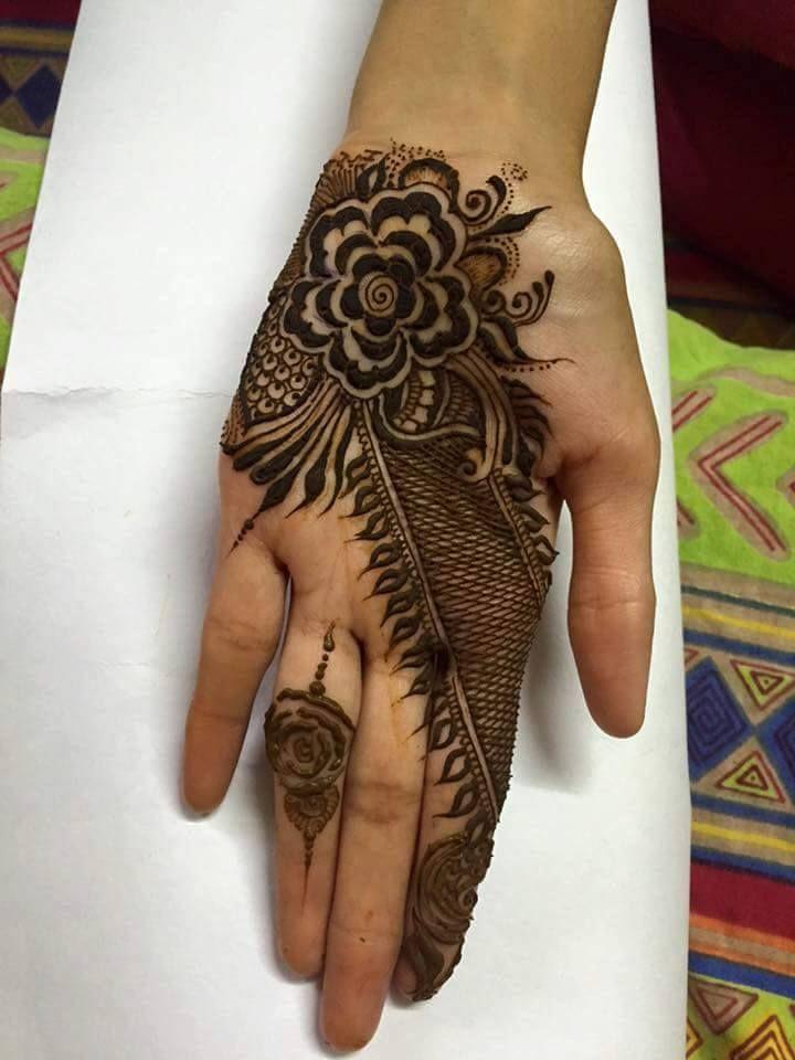 Latest Beautiful Mehendi Designs Photos
