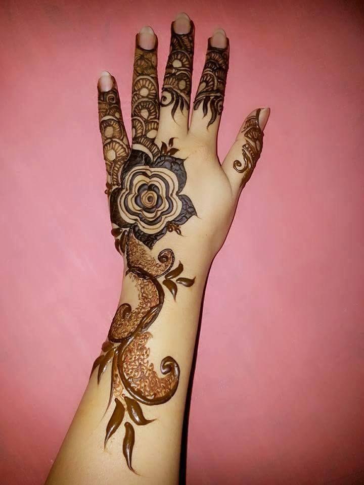 Latest Beautiful Mehendi Designs Photos