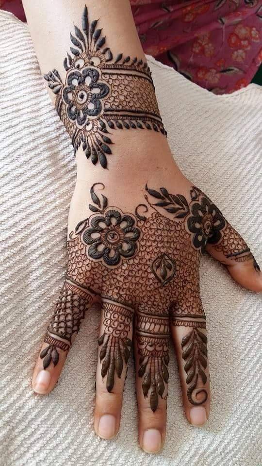 Latest Beautiful Mehendi Designs Photos
