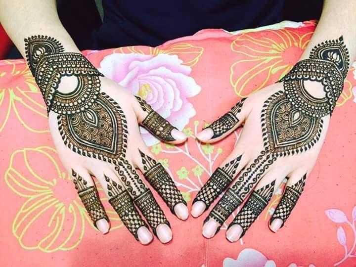 Latest Beautiful Mehendi Designs Photos