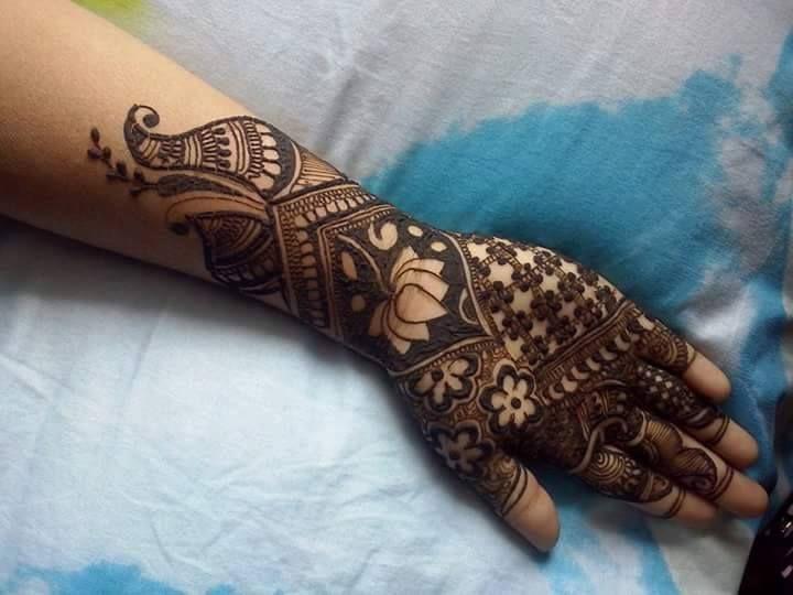 Latest Beautiful Mehendi Designs Photos