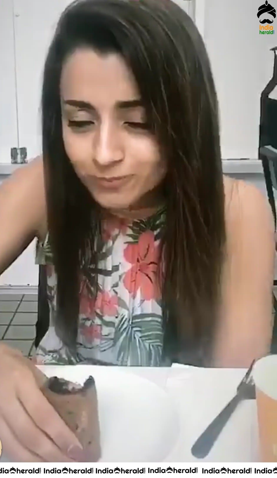 Leaked Hot and Unseen Private Photos of Trisha Krishnan Set