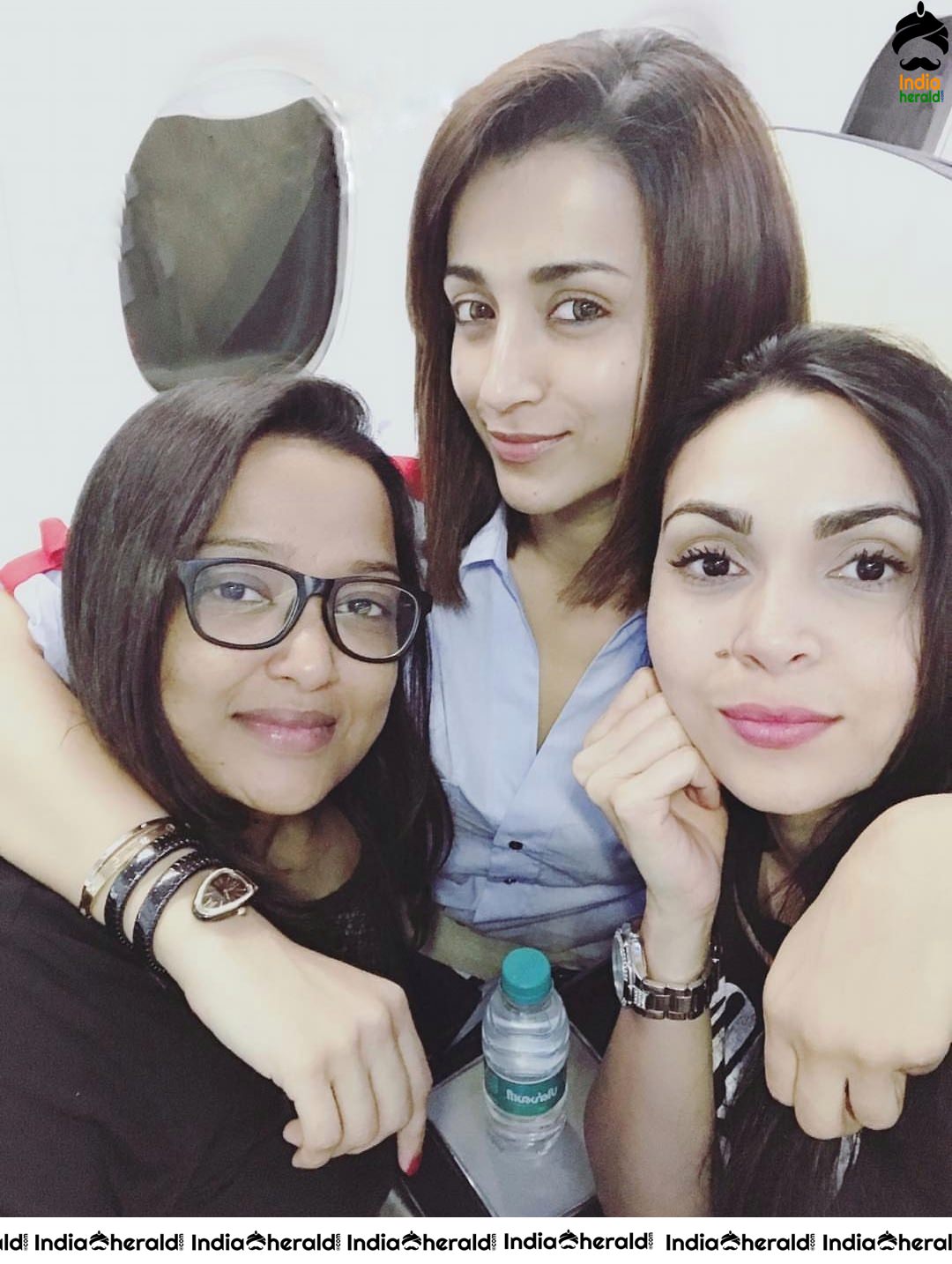 Leaked Hot and Unseen Private Photos of Trisha Krishnan Set