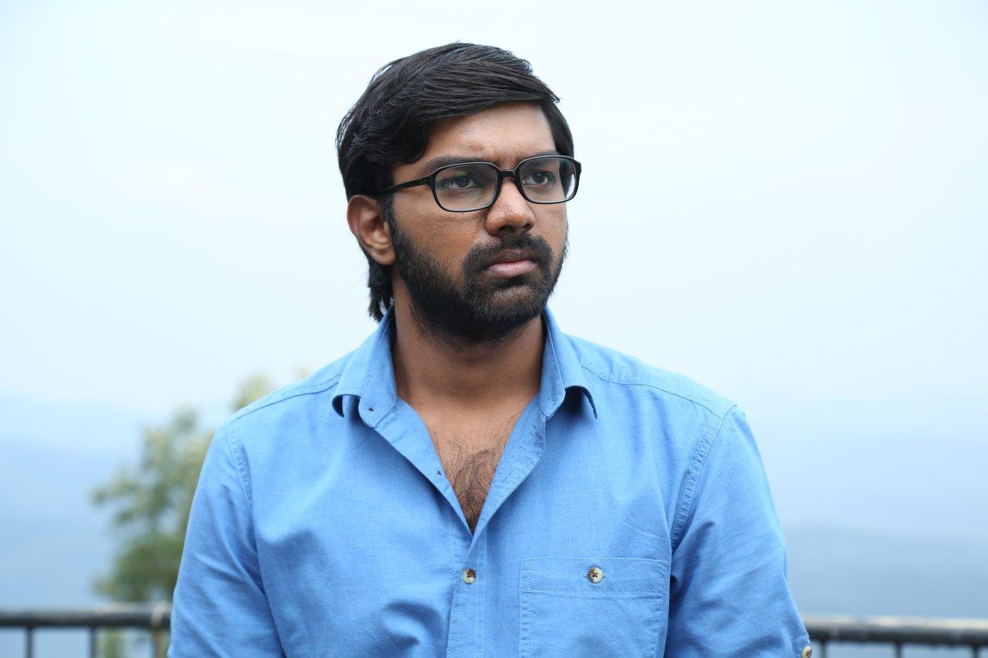 Maalai Nerathu Mayakkam Movie Stills