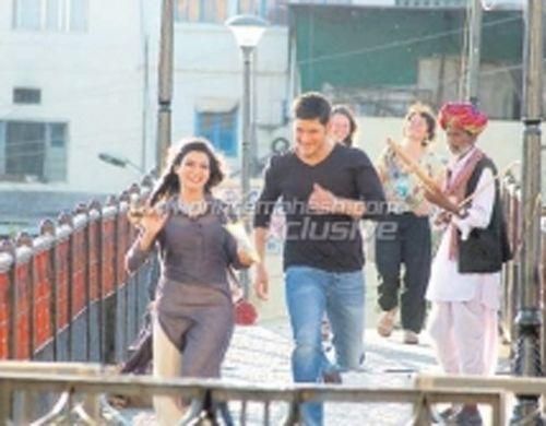 Mahesh & Samantha Spotted at Brahmotsavam Movie Set Photos