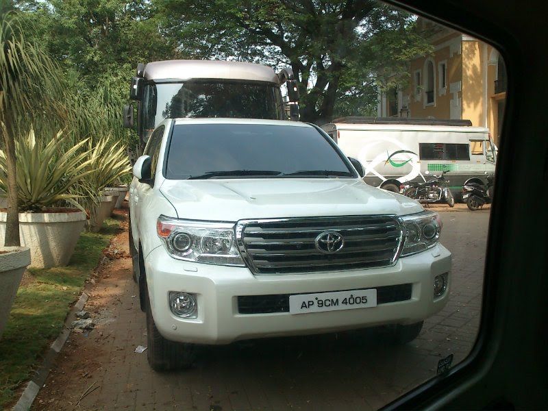 Prince Mahesh Babu Unseen Vanity Vehicle Photos